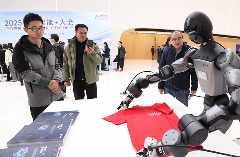 2025人工智能+大会在北京举行