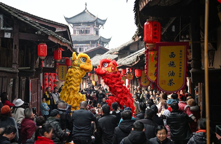 四川蓬安：千年古镇“团年宴”迎新春