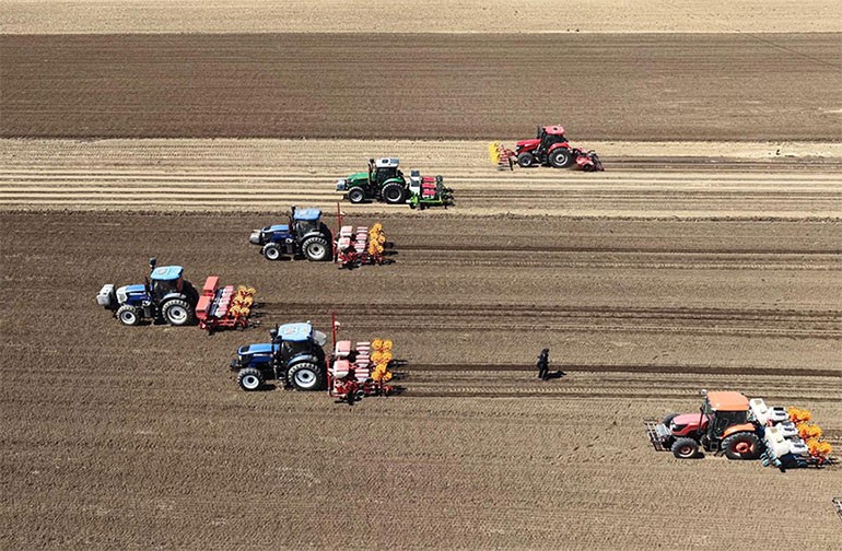 内蒙古通辽市：春润沃野耕声起